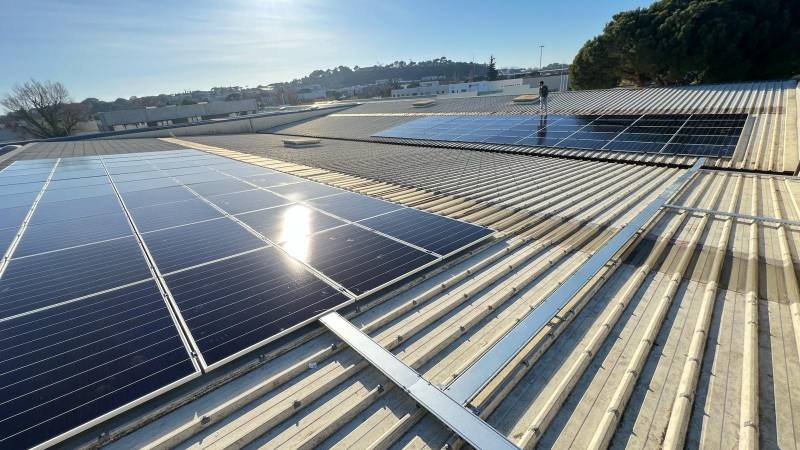 Installation d'une centrale photovoltaïque de 36 Kwc sur un Hangar FREJUS