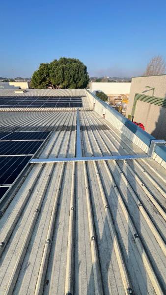Installation d'une centrale photovoltaïque de 36 Kwc sur un Hangar FREJUS